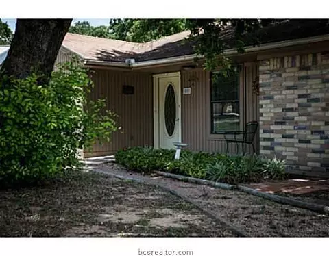 805 Blanco Ln, Bryan, TX 77801 photo 2