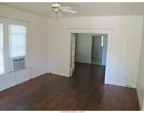 307 Robertson St, Bryan, TX 77803 photo 3