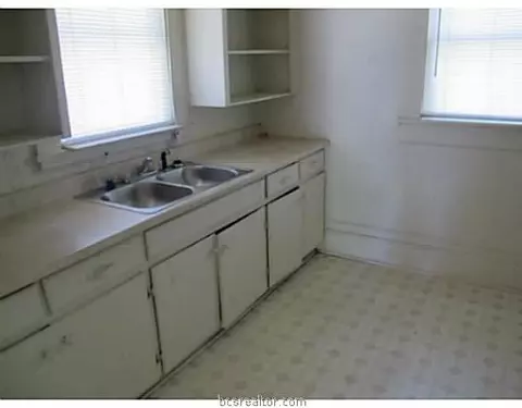 307 Robertson St, Bryan, TX 77803 photo 6