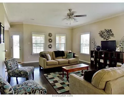8924 Werlinger Rd, Bryan, TX 77808 photo 4