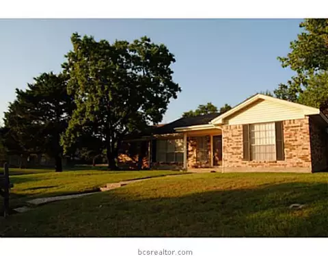 2301 Avon St, Bryan, TX 77802 photo 1