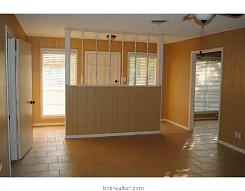 2301 Avon St, Bryan, TX 77802 photo 2