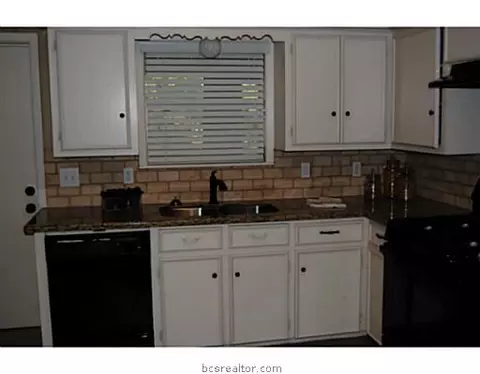 2301 Avon St, Bryan, TX 77802 photo 4