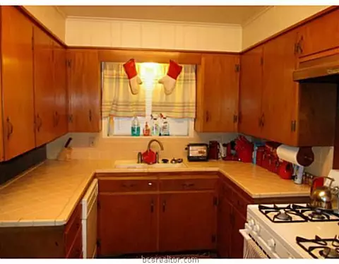 2605 Wayside Dr, Bryan, TX 77802 photo 5