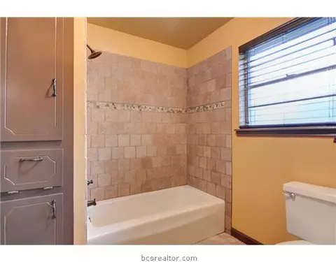 903 Briar Bend Ct, Bryan, TX 77802 photo 11