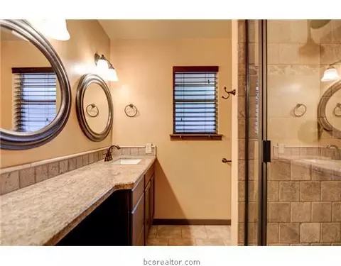 903 Briar Bend Ct, Bryan, TX 77802 photo 13