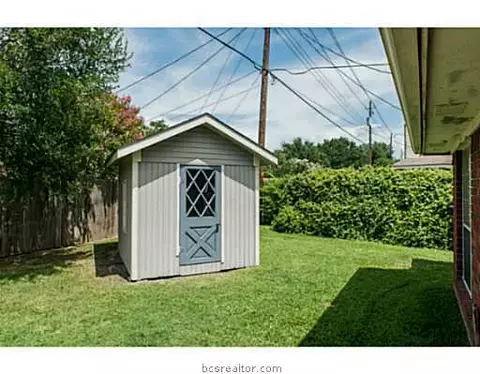 4401 Brompton Ln, Bryan, TX 77802 photo 3