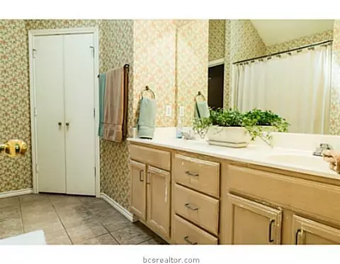 4401 Brompton Ln, Bryan, TX 77802 photo 12
