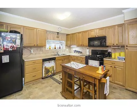 2302 Long Dr, Bryan, TX 77802 photo 4