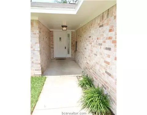 1725 Richmond, Bryan, TX 77802 photo 2