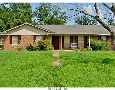 406 E Wharton St, Calvert, TX 77837 photo 1