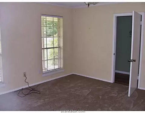 406 E Wharton St, Calvert, TX 77837 photo 5