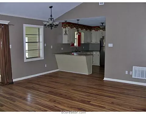 406 E Wharton St, Calvert, TX 77837 photo 2
