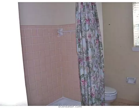 406 E Wharton St, Calvert, TX 77837 photo 8