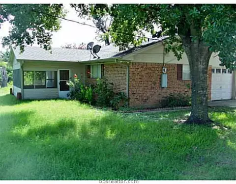 406 E Wharton St, Calvert, TX 77837 photo 11