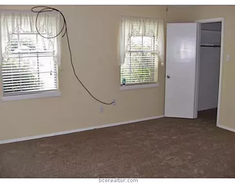 406 E Wharton St, Calvert, TX 77837 photo 6