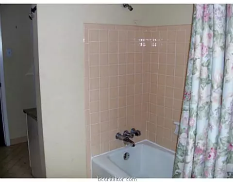 406 E Wharton St, Calvert, TX 77837 photo 7