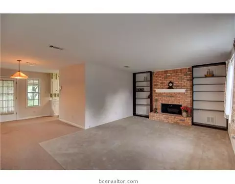 3918 Hilltop Dr, Bryan, TX 77801 photo 3