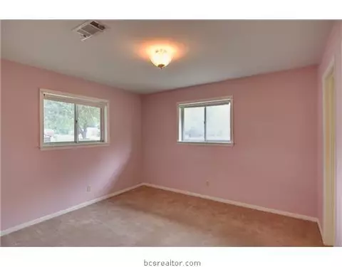 3918 Hilltop Dr, Bryan, TX 77801 photo 12