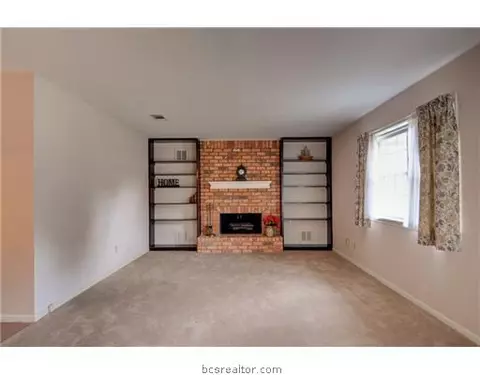 3918 Hilltop Dr, Bryan, TX 77801 photo 4