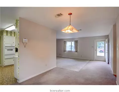 3918 Hilltop Dr, Bryan, TX 77801 photo 7