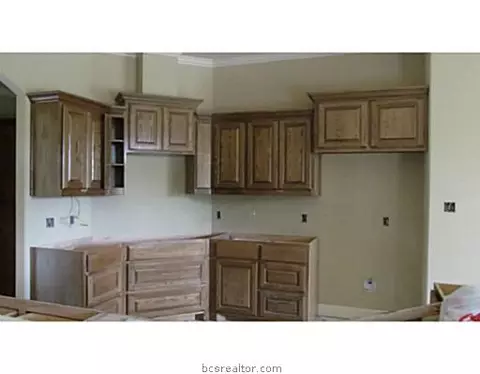 4642 River Rock Dr, Bryan, TX 77808 photo 2