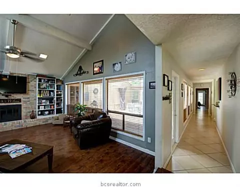 3602 Old Oaks Dr, Bryan, TX 77802 photo 3