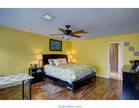 3602 Old Oaks Dr, Bryan, TX 77802 photo 9