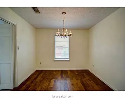 3813 Windridge Dr, Bryan, TX 77802 photo 8