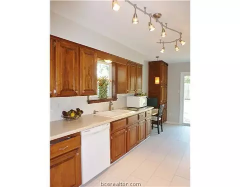 2124 Pantera Dr, Bryan, TX 77807 photo 9