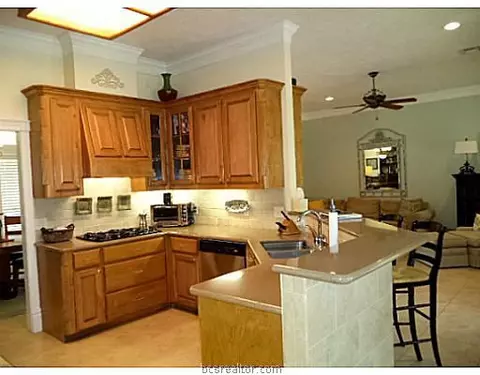 5784 Easterling Dr, Bryan, TX 77808 photo 12