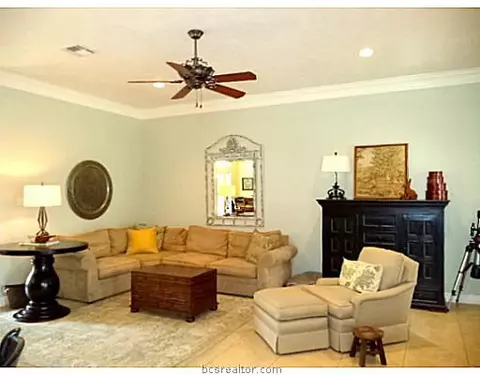 5784 Easterling Dr, Bryan, TX 77808 photo 6