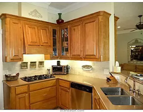 5784 Easterling Dr, Bryan, TX 77808 photo 13