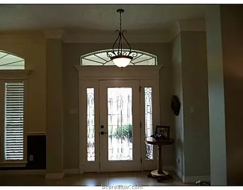 5784 Easterling Dr, Bryan, TX 77808 photo 3