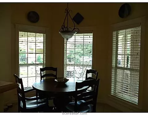5784 Easterling Dr, Bryan, TX 77808 photo 9