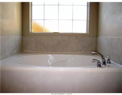 2104 Gateshead Rd, Bryan, TX 77801 photo 7