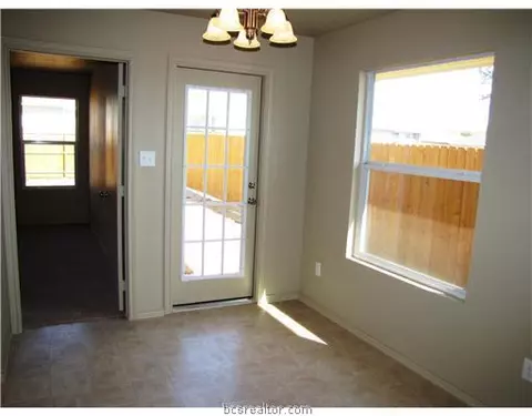 2104 Gateshead Rd, Bryan, TX 77801 photo 5