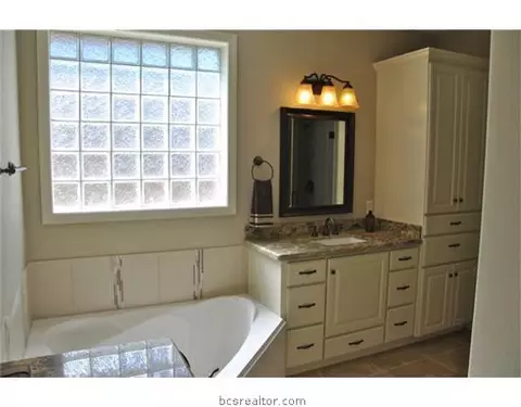 3013 Archer Cir, Bryan, TX 77803 photo 11