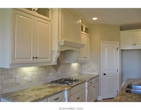 3013 Archer Cir, Bryan, TX 77803 photo 8