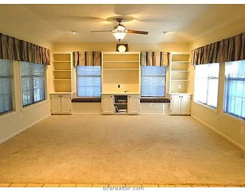 6841 Cedar Oaks Dr, Bryan, TX 77808 photo 2