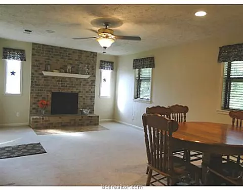 6841 Cedar Oaks Dr, Bryan, TX 77808 photo 4