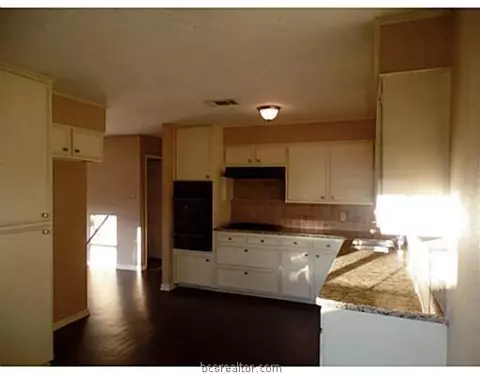 2721 Silver Maple Dr, Bryan, TX 77803 photo 9