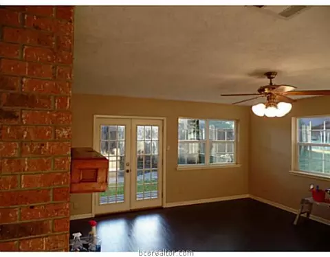 2721 Silver Maple Dr, Bryan, TX 77803 photo 5