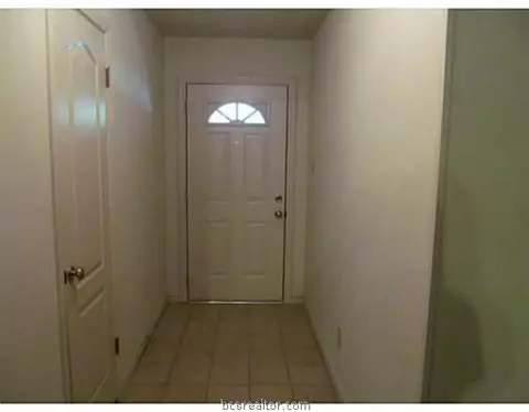 5900 Knightsbridge Ln, Bryan, TX 77802 photo 2