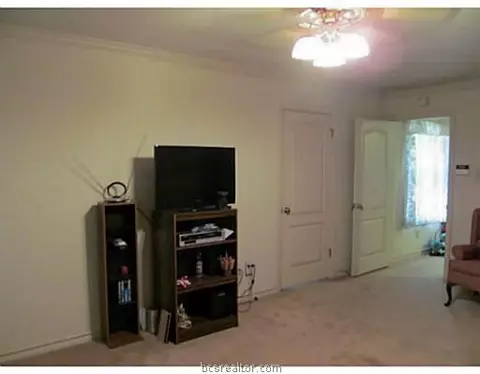 5900 Knightsbridge Ln, Bryan, TX 77802 photo 10