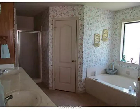 5900 Knightsbridge Ln, Bryan, TX 77802 photo 11