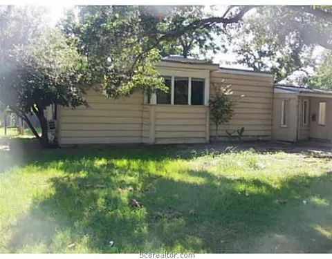 2318 S Franklin Dr, Bryan, TX 77801 photo 3
