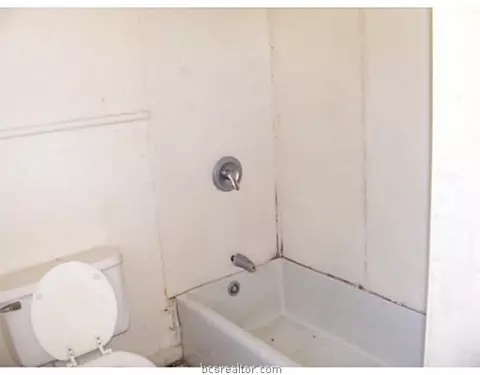 2318 S Franklin Dr, Bryan, TX 77801 photo 10