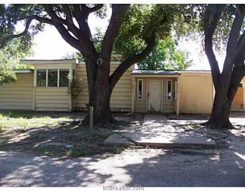 2318 S Franklin Dr, Bryan, TX 77801 photo 1