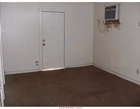 2318 S Franklin Dr, Bryan, TX 77801 photo 4
